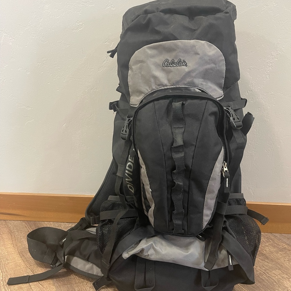 Cabela’s Divide 54 internal Frame Hiking Camping Backpack Trail Bag EUC